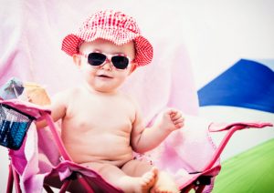 Comment bien préparer bébé aux vacances d’été ?