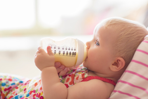 Biberon ou lait maternel ? Faites comme vous voulez ! Source image : Gettyimages