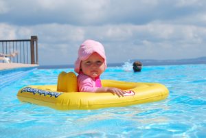 Piscine et bébé : règles de sécurité