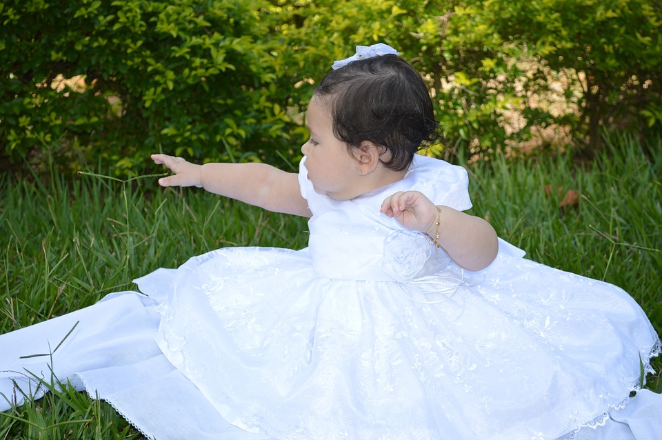 Baptême : comment habiller bébé ?